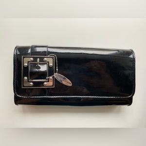CHINESE LAUNDRY Black Patent Clutch